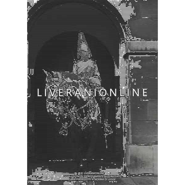 LONDRA ANNO 1968 Londra, capitale dell\'Inghilterra e del Regno Unito, è una città estremamente contemporanea con una storia che risale all\'antica Roma. Nel suo centro sorgono l\'imponente Palazzo del Parlamento, l\'iconica torre dell\'orologio nota come Big Ben e l\'abbazia di Westminster, dove hanno luogo le incoronazioni dei monarchi britannici. AG ALDO LIVERANI SAS