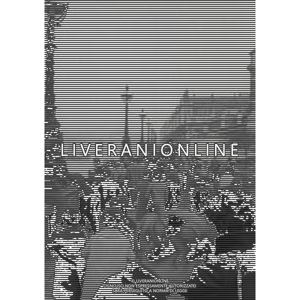 LONDRA ANNO 1968 Londra, capitale dell\'Inghilterra e del Regno Unito, è una città estremamente contemporanea con una storia che risale all\'antica Roma. Nel suo centro sorgono l\'imponente Palazzo del Parlamento, l\'iconica torre dell\'orologio nota come Big Ben e l\'abbazia di Westminster, dove hanno luogo le incoronazioni dei monarchi britannici. AG ALDO LIVERANI SAS