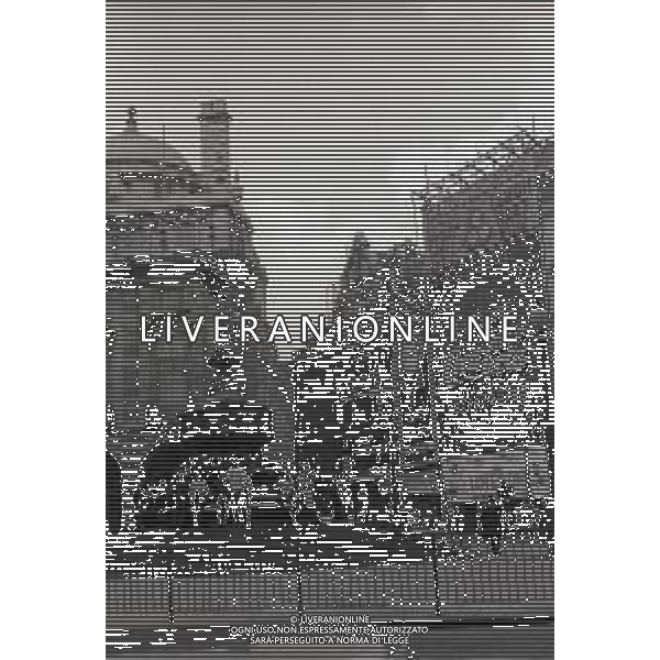 LONDRA ANNO 1968 Londra, capitale dell\'Inghilterra e del Regno Unito, è una città estremamente contemporanea con una storia che risale all\'antica Roma. Nel suo centro sorgono l\'imponente Palazzo del Parlamento, l\'iconica torre dell\'orologio nota come Big Ben e l\'abbazia di Westminster, dove hanno luogo le incoronazioni dei monarchi britannici. AG ALDO LIVERANI SAS