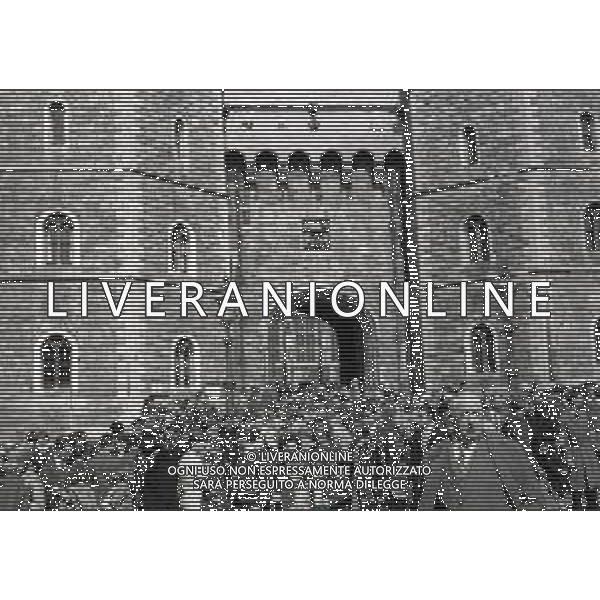 LONDRA ANNO 1968 Londra, capitale dell\'Inghilterra e del Regno Unito, è una città estremamente contemporanea con una storia che risale all\'antica Roma. Nel suo centro sorgono l\'imponente Palazzo del Parlamento, l\'iconica torre dell\'orologio nota come Big Ben e l\'abbazia di Westminster, dove hanno luogo le incoronazioni dei monarchi britannici. AG ALDO LIVERANI SAS