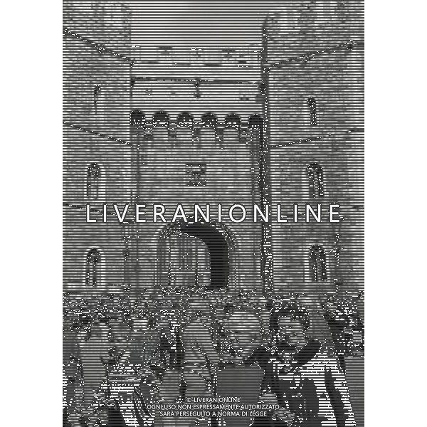LONDRA ANNO 1968 Londra, capitale dell\'Inghilterra e del Regno Unito, è una città estremamente contemporanea con una storia che risale all\'antica Roma. Nel suo centro sorgono l\'imponente Palazzo del Parlamento, l\'iconica torre dell\'orologio nota come Big Ben e l\'abbazia di Westminster, dove hanno luogo le incoronazioni dei monarchi britannici. AG ALDO LIVERANI SAS