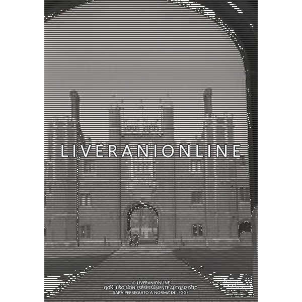 LONDRA ANNO 1968 Londra, capitale dell\'Inghilterra e del Regno Unito, è una città estremamente contemporanea con una storia che risale all\'antica Roma. Nel suo centro sorgono l\'imponente Palazzo del Parlamento, l\'iconica torre dell\'orologio nota come Big Ben e l\'abbazia di Westminster, dove hanno luogo le incoronazioni dei monarchi britannici. AG ALDO LIVERANI SAS
