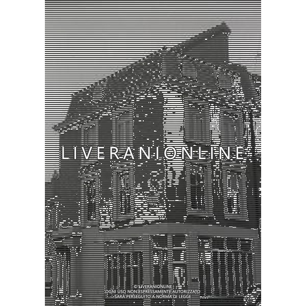 LONDRA ANNO 1968 Londra, capitale dell\'Inghilterra e del Regno Unito, è una città estremamente contemporanea con una storia che risale all\'antica Roma. Nel suo centro sorgono l\'imponente Palazzo del Parlamento, l\'iconica torre dell\'orologio nota come Big Ben e l\'abbazia di Westminster, dove hanno luogo le incoronazioni dei monarchi britannici. AG ALDO LIVERANI SAS