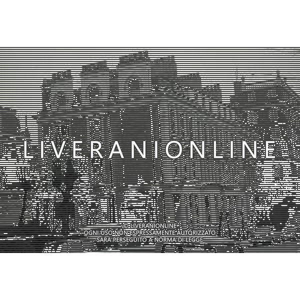 LONDRA ANNO 1968 Londra, capitale dell\'Inghilterra e del Regno Unito, è una città estremamente contemporanea con una storia che risale all\'antica Roma. Nel suo centro sorgono l\'imponente Palazzo del Parlamento, l\'iconica torre dell\'orologio nota come Big Ben e l\'abbazia di Westminster, dove hanno luogo le incoronazioni dei monarchi britannici. AG ALDO LIVERANI SAS