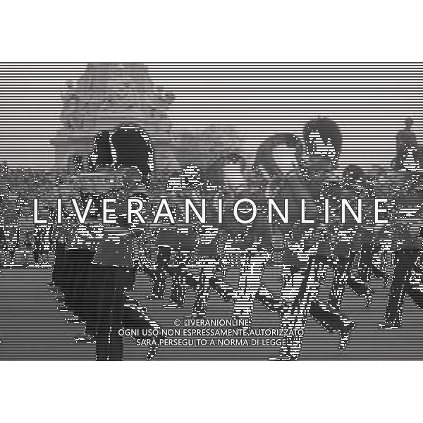 LONDRA ANNO 1968 Londra, capitale dell\'Inghilterra e del Regno Unito, è una città estremamente contemporanea con una storia che risale all\'antica Roma. Nel suo centro sorgono l\'imponente Palazzo del Parlamento, l\'iconica torre dell\'orologio nota come Big Ben e l\'abbazia di Westminster, dove hanno luogo le incoronazioni dei monarchi britannici. AG ALDO LIVERANI SAS