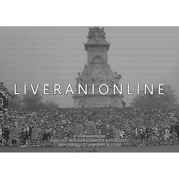 LONDRA ANNO 1968 Londra, capitale dell\'Inghilterra e del Regno Unito, è una città estremamente contemporanea con una storia che risale all\'antica Roma. Nel suo centro sorgono l\'imponente Palazzo del Parlamento, l\'iconica torre dell\'orologio nota come Big Ben e l\'abbazia di Westminster, dove hanno luogo le incoronazioni dei monarchi britannici. AG ALDO LIVERANI SAS