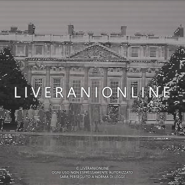 LONDRA ANNO 1968 Londra, capitale dell\'Inghilterra e del Regno Unito, è una città estremamente contemporanea con una storia che risale all\'antica Roma. Nel suo centro sorgono l\'imponente Palazzo del Parlamento, l\'iconica torre dell\'orologio nota come Big Ben e l\'abbazia di Westminster, dove hanno luogo le incoronazioni dei monarchi britannici. AG ALDO LIVERANI SAS