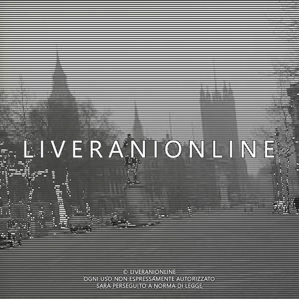 LONDRA ANNO 1968 Londra, capitale dell\'Inghilterra e del Regno Unito, è una città estremamente contemporanea con una storia che risale all\'antica Roma. Nel suo centro sorgono l\'imponente Palazzo del Parlamento, l\'iconica torre dell\'orologio nota come Big Ben e l\'abbazia di Westminster, dove hanno luogo le incoronazioni dei monarchi britannici. AG ALDO LIVERANI SAS