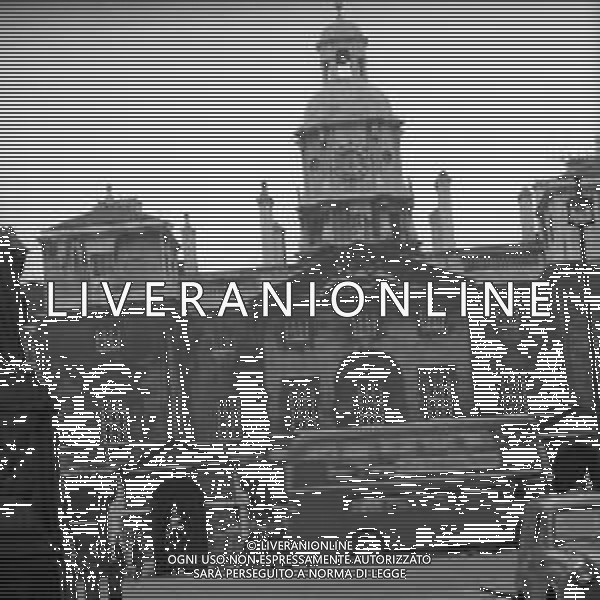 LONDRA ANNO 1968 Londra, capitale dell\'Inghilterra e del Regno Unito, è una città estremamente contemporanea con una storia che risale all\'antica Roma. Nel suo centro sorgono l\'imponente Palazzo del Parlamento, l\'iconica torre dell\'orologio nota come Big Ben e l\'abbazia di Westminster, dove hanno luogo le incoronazioni dei monarchi britannici. AG ALDO LIVERANI SAS