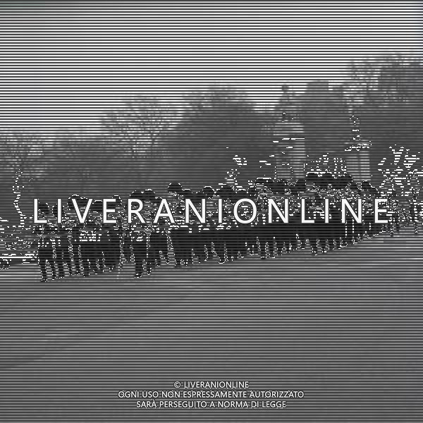 LONDRA ANNO 1968 Londra, capitale dell\'Inghilterra e del Regno Unito, è una città estremamente contemporanea con una storia che risale all\'antica Roma. Nel suo centro sorgono l\'imponente Palazzo del Parlamento, l\'iconica torre dell\'orologio nota come Big Ben e l\'abbazia di Westminster, dove hanno luogo le incoronazioni dei monarchi britannici. AG ALDO LIVERANI SAS
