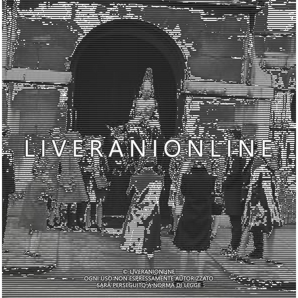 LONDRA ANNO 1968 Londra, capitale dell\'Inghilterra e del Regno Unito, è una città estremamente contemporanea con una storia che risale all\'antica Roma. Nel suo centro sorgono l\'imponente Palazzo del Parlamento, l\'iconica torre dell\'orologio nota come Big Ben e l\'abbazia di Westminster, dove hanno luogo le incoronazioni dei monarchi britannici. AG ALDO LIVERANI SAS