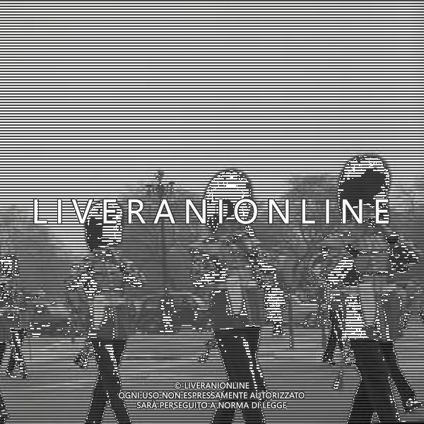 LONDRA ANNO 1968 Londra, capitale dell\'Inghilterra e del Regno Unito, è una città estremamente contemporanea con una storia che risale all\'antica Roma. Nel suo centro sorgono l\'imponente Palazzo del Parlamento, l\'iconica torre dell\'orologio nota come Big Ben e l\'abbazia di Westminster, dove hanno luogo le incoronazioni dei monarchi britannici. AG ALDO LIVERANI SAS