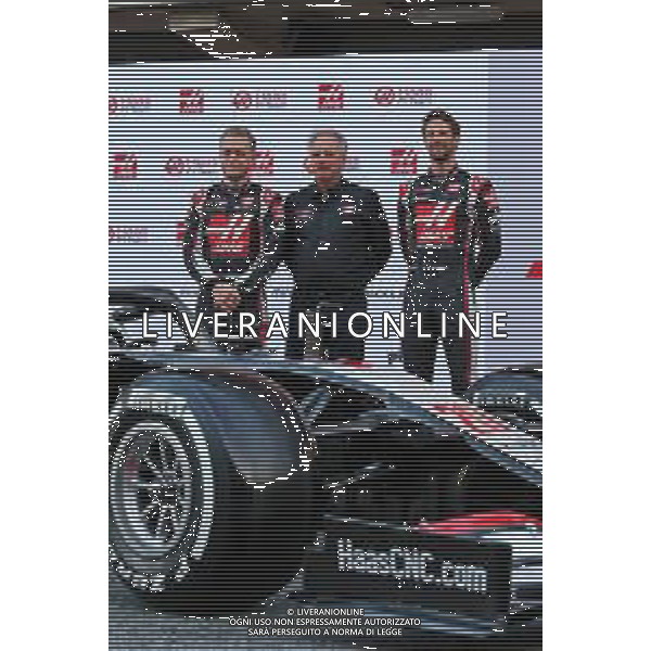 (L to R): Kevin Magnussen (DEN) Haas F1 Team; Gene Haas (USA) Haas Automotion President; Romain Grosjean (FRA) Haas F1 Team. 19.02.2020. Formula One Testing, Day One, Barcelona, Spain. Wednesday. - / AGENZIA ALDO LIVERANI SAS - ITALY ONLY EDITORIAL USE ONLY - Test F1 Barcellona Spagna 19.02.2020