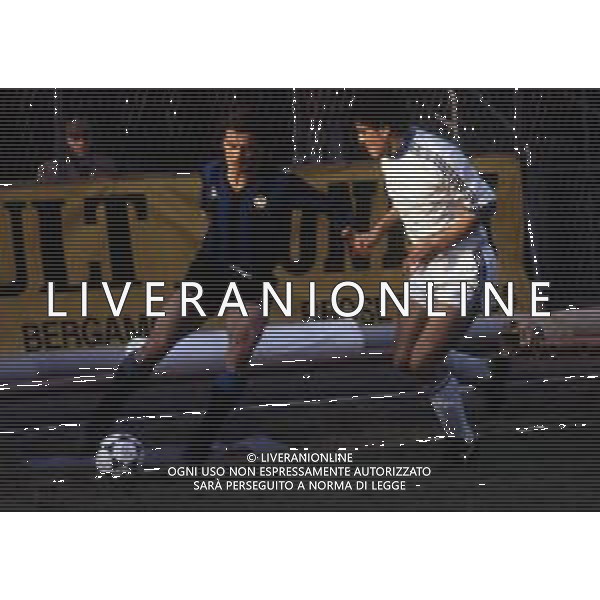 RETROSPETTIVA MASSIMO ALBIERO CALCIATORE NELLA FOTO MASSIMO ALBIEROCON LA MAGLIA DEL COMO CALCIO NELL\'ANNO 1981 AG ALDO LIVERANI SAS