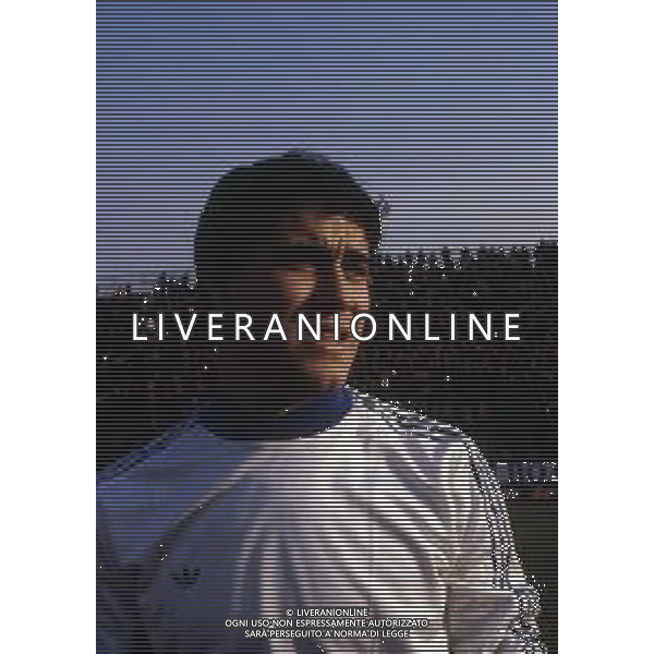 RETROSPETTIVA MASSIMO ALBIERO CALCIATORE NELLA FOTO MASSIMO ALBIEROCON LA MAGLIA DEL COMO CALCIO NELL\'ANNO 1981 AG ALDO LIVERANI SAS