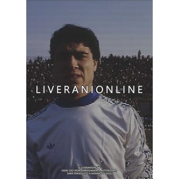 RETROSPETTIVA MASSIMO ALBIERO CALCIATORE NELLA FOTO MASSIMO ALBIEROCON LA MAGLIA DEL COMO CALCIO NELL\'ANNO 1981 AG ALDO LIVERANI SAS