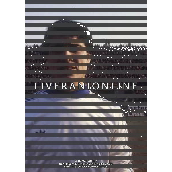 RETROSPETTIVA MASSIMO ALBIERO CALCIATORE NELLA FOTO MASSIMO ALBIEROCON LA MAGLIA DEL COMO CALCIO NELL\'ANNO 1981 AG ALDO LIVERANI SAS