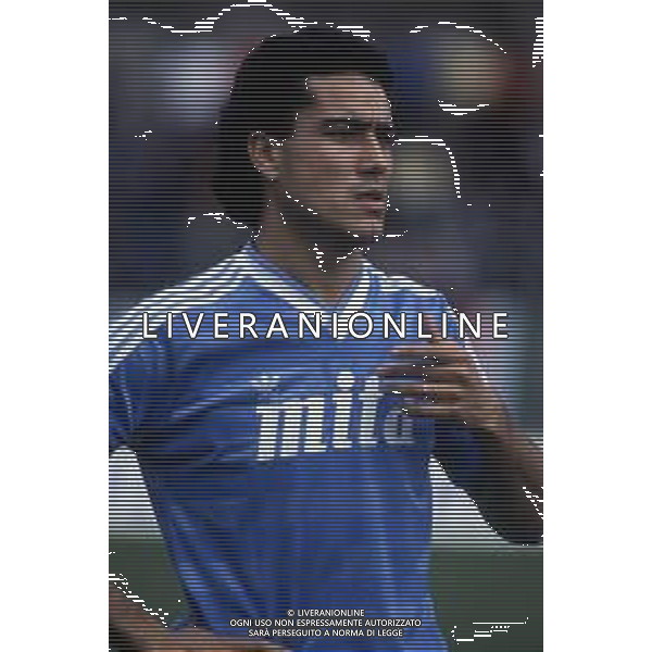 RETROSPETTIVA MASSIMO ALBIERO CALCIATORE NELLA FOTO MASSIMO ALBIERO CON LA MAGLIA DEL COMO 1986-1987 AG ALDO LIVERANI SAS
