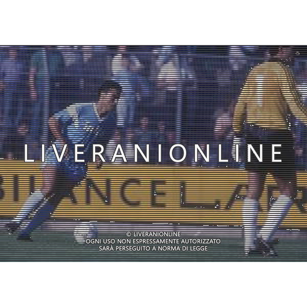 RETROSPETTIVA MASSIMO ALBIERO CALCIATORE NELLA FOTO MASSIMO ALBIERO CON LA MAGLIA DEL COMO 1988-1989 AG ALDO LIVERANI SAS