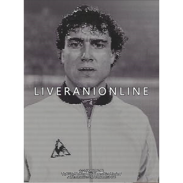 RETROSPETTIVA MASSIMO ALBIERO CALCIATORE NELLA FOTO MASSIMO ALBIERO CON LA MAGLIA DELLA NAZIONALE ITALIANA UNDER21 AG ALDO LIVERANI SAS