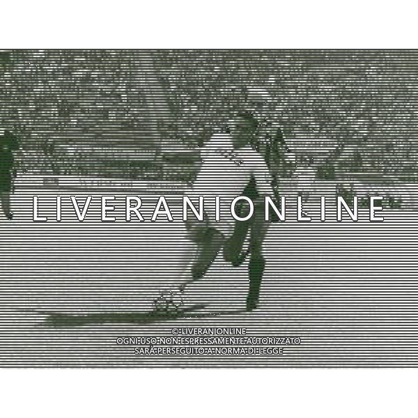 RETROSPETTIVA MASSIMO ALBIERO CALCIATORE NELLA FOTO MASSIMO ALBIERO CON LA MAGLIA DEL COMO CALCIO AG ALDO LIVERANI SAS
