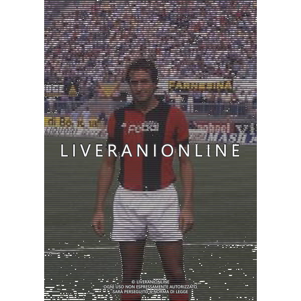 RETROSPETTIVA DANILO PILEGGI CALCIATORE NELLA FOTO DANILO PILEGGI CON LAMAGLIA DEL BOLOGNA CALCIO AG ALDO LIVERANI SAS