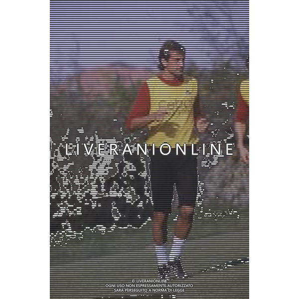 RETROSPETTIVA DANILO PILEGGI CALCIATORE NELLA FOTO DANILO PILEGGI CON LAMAGLIA DEL BOLOGNA CALCIO AG ALDO LIVERANI SAS