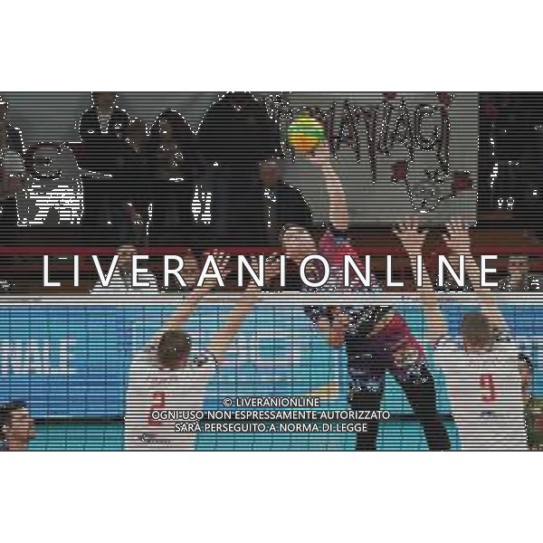 Volley Champions League Men 2019/2020 Perugia, Italia 19/02/2020 Sir Sicoma Monini Perugia vs Projekt Warszawa Nella foto: oleh plotnytskyi (n.17 schiacciatore sir safety conad perugia) schiaccia FOTO LORIS CERQUIGLINI-ALESSIO MARINI-AG ALDO LIVERANI SAS