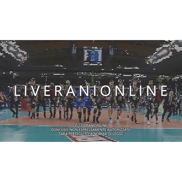 Volley Champions League Men 2019/2020 Civitanova, Italia 19/02/2020 Cucine Lube Civitanova vs Fenerbahce HDI Sigorta Istanbul Nella foto: I giocatori Cucine Lube Civitanova salutano i tifosi a fine partita ©Roberto Bartomeoli - Alessio Marini / AGENZIA ALDO LIVERANI SAS