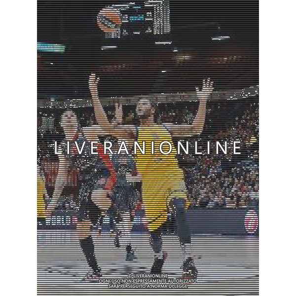 Basket EuroLeague 2019/2020 Milano, Italia 20/02/2020 AX Armani Exchange Milano-Khimki Mosca Nella foto: Booker del Khimki Moscow contrastato da Andrea Cinciarini della AX Armani Exchange Olimpia Milano ©Savino Paolella - Alessio Marini / AGENZIA ALDO LIVERANI SAS