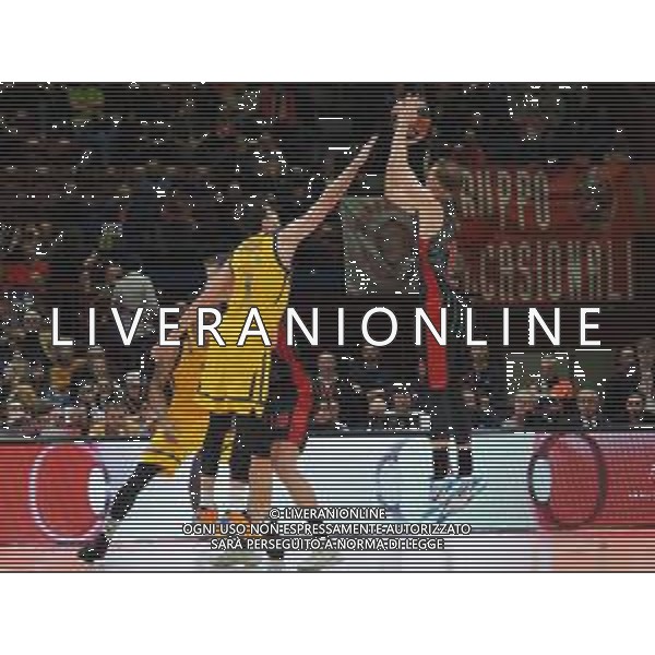 Basket EuroLeague 2019/2020 Milano, Italia 20/02/2020 AX Armani Exchange Milano-Khimki Mosca Nella foto: Roll della AX Armani Exchange Olimpia Milano al tiro ostacolato da Shved del Khimki Moscow ©Savino Paolella - Alessio Marini / AGENZIA ALDO LIVERANI SAS