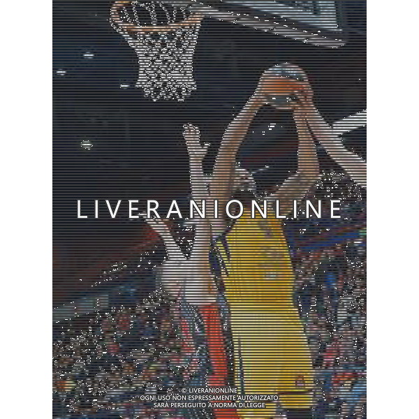 Basket EuroLeague 2019/2020 Milano, Italia 20/02/2020 AX Armani Exchange Milano-Khimki Mosca Nella foto: Booker del Khimki Moscow ostacolato da Amedeo Della Valle della AX Armani Exchange Olimpia Milano ©Savino Paolella - Alessio Marini / AGENZIA ALDO LIVERANI SAS