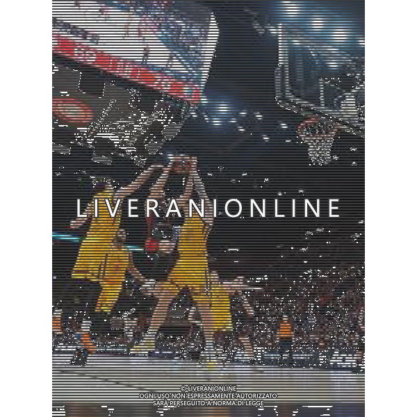 Basket EuroLeague 2019/2020 Milano, Italia 20/02/2020 AX Armani Exchange Milano vs Khimki Mosca Nella foto: Sergio Rodriguez della AX Armani Exchange Olimpia Milano contrastato da Timma del Khimki Moscow ©Savino Paolella - Alessio Marini / AGENZIA ALDO LIVERANI SAS