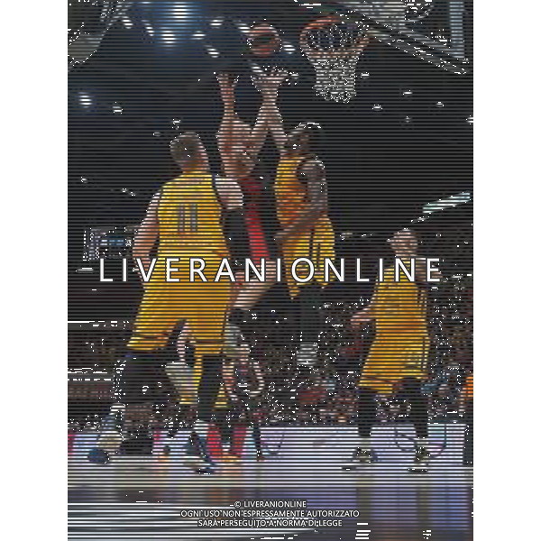 Basket EuroLeague 2019/2020 Milano, Italia 20/02/2020 AX Armani Exchange Milano vs Khimki Mosca Nella foto: Tarczewski della AX Armani Exchange Olimpia Milano ostacolato da Booker del Khimki Moscow ©Savino Paolella - Alessio Marini / AGENZIA ALDO LIVERANI SAS