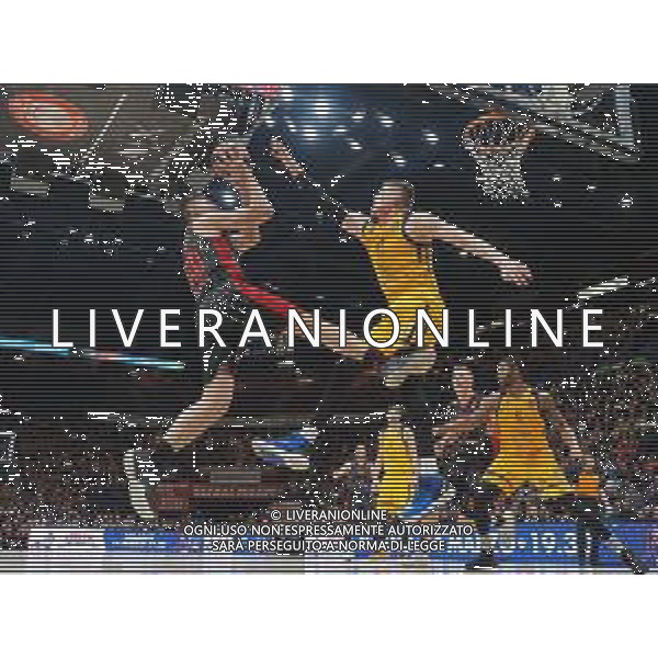 Basket EuroLeague 2019/2020 Milano, Italia 20/02/2020 AX Armani Exchange Milano vs Khimki Mosca Nella foto: Luis Scola della AX Armani Exchange Olimpia Milano contrastato da Jerebko del Khimki Moscow a11 ©Savino Paolella - Alessio Marini / AGENZIA ALDO LIVERANI SAS