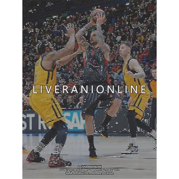 Basket EuroLeague 2019/2020 Milano, Italia 20/02/2020 AX Armani Exchange Milano vs Khimki Mosca Nella foto: Micov della AX Armani Exchange Olimpia Milano ostacolato da Booker del Khimki Moscow ©Savino Paolella - Alessio Marini / AGENZIA ALDO LIVERANI SAS