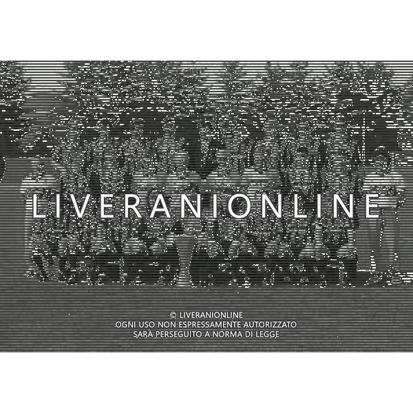 1991 APPIANO GENTILE FORMAZIONE INTER CON LA COPPA UEFA NELLA FOTO LA FORMAZIONE DELL\'INTER CON LA COPPA UEFA AG ALDO LIVERANI SAS