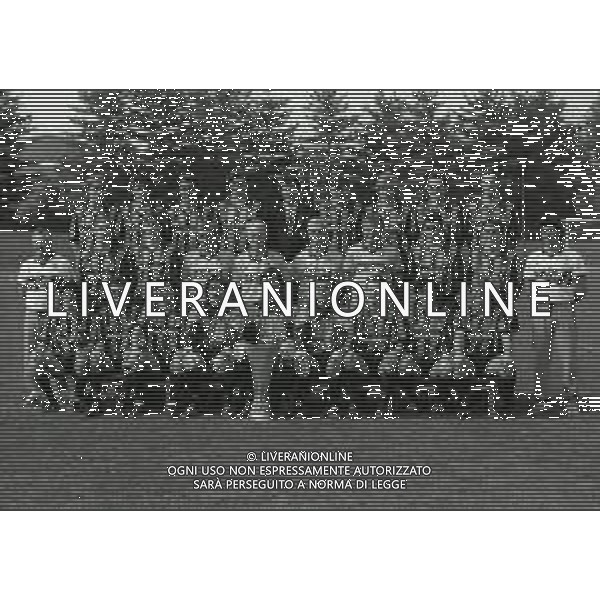 1991 APPIANO GENTILE FORMAZIONE INTER CON LA COPPA UEFA NELLA FOTO LA FORMAZIONE DELL\'INTER CON LA COPPA UEFA AG ALDO LIVERANI SAS