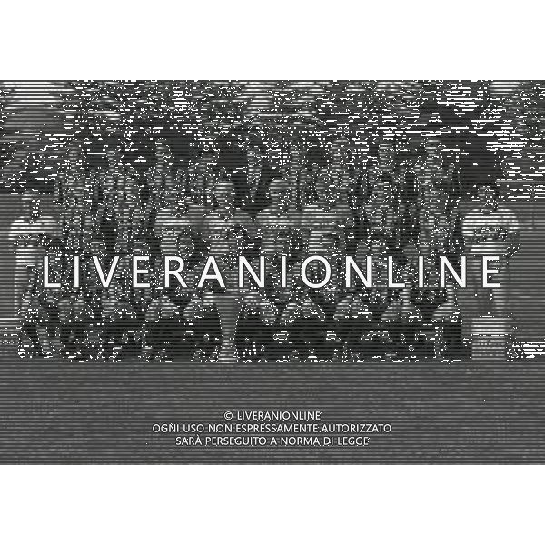 1991 APPIANO GENTILE FORMAZIONE INTER CON LA COPPA UEFA NELLA FOTO LA FORMAZIONE DELL\'INTER CON LA COPPA UEFA AG ALDO LIVERANI SAS
