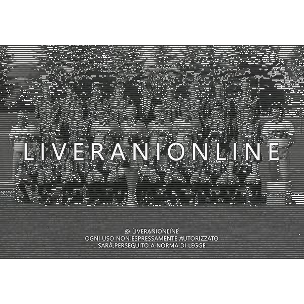 1991 APPIANO GENTILE FORMAZIONE INTER CON LA COPPA UEFA NELLA FOTO LA FORMAZIONE DELL\'INTER CON LA COPPA UEFA AG ALDO LIVERANI SAS