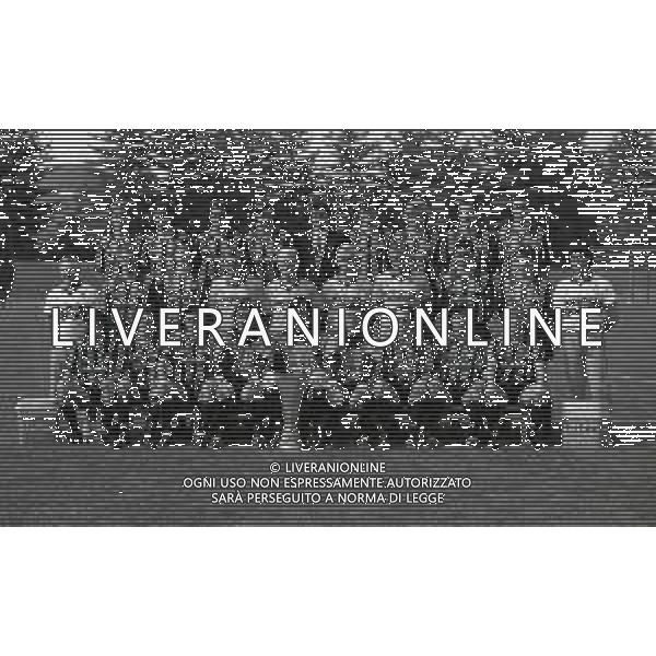 1991 APPIANO GENTILE FORMAZIONE INTER CON LA COPPA UEFA NELLA FOTO LA FORMAZIONE DELL\'INTER CON LA COPPA UEFA AG ALDO LIVERANI SAS