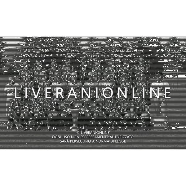 1991 APPIANO GENTILE FORMAZIONE INTER CON LA COPPA UEFA NELLA FOTO LA FORMAZIONE DELL\'INTER CON LA COPPA UEFA AG ALDO LIVERANI SAS