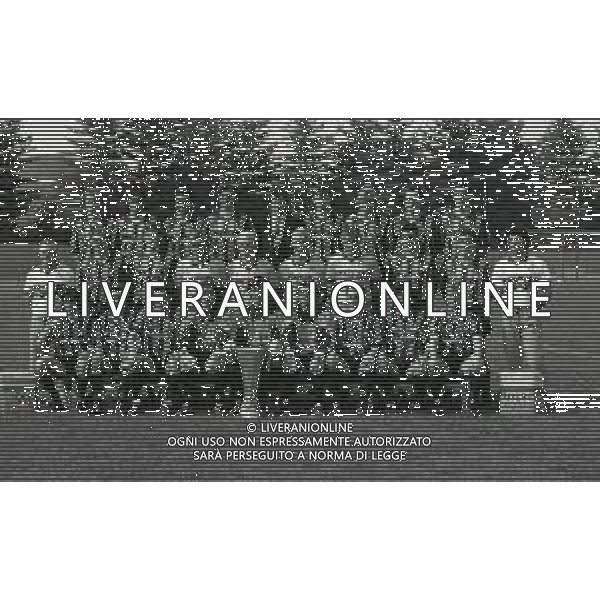 1991 APPIANO GENTILE FORMAZIONE INTER CON LA COPPA UEFA NELLA FOTO LA FORMAZIONE DELL\'INTER CON LA COPPA UEFA AG ALDO LIVERANI SAS