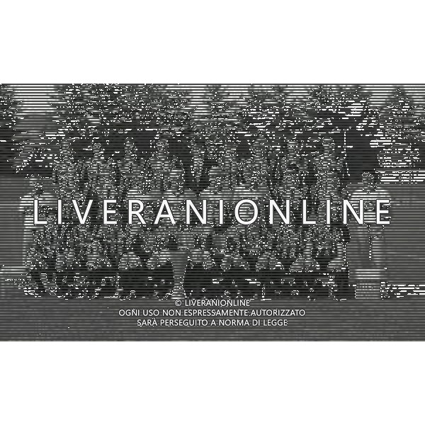 1991 APPIANO GENTILE FORMAZIONE INTER CON LA COPPA UEFA NELLA FOTO LA FORMAZIONE DELL\'INTER CON LA COPPA UEFA AG ALDO LIVERANI SAS