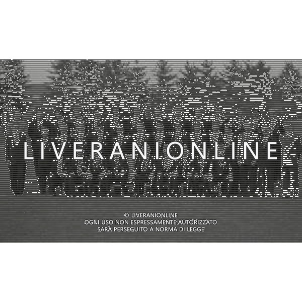 1991 APPIANO GENTILE FORMAZIONE INTER CON LA COPPA UEFA NELLA FOTO LA FORMAZIONE DELL\'INTER CON LA COPPA UEFA AG ALDO LIVERANI SAS