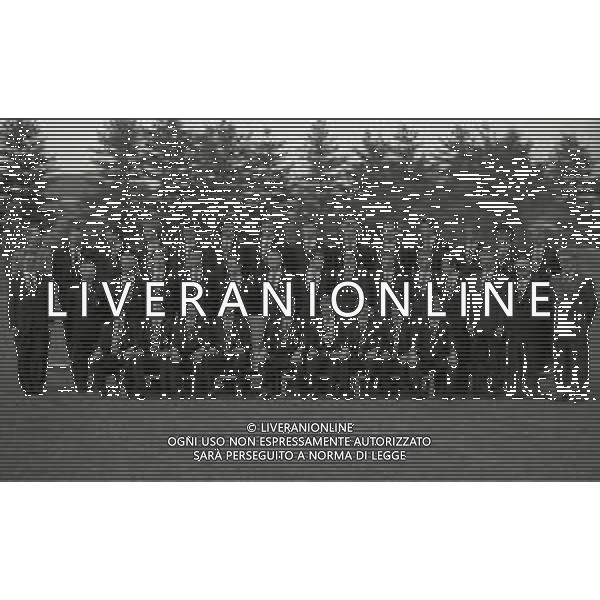 1991 APPIANO GENTILE FORMAZIONE INTER CON LA COPPA UEFA NELLA FOTO LA FORMAZIONE DELL\'INTER CON LA COPPA UEFA AG ALDO LIVERANI SAS