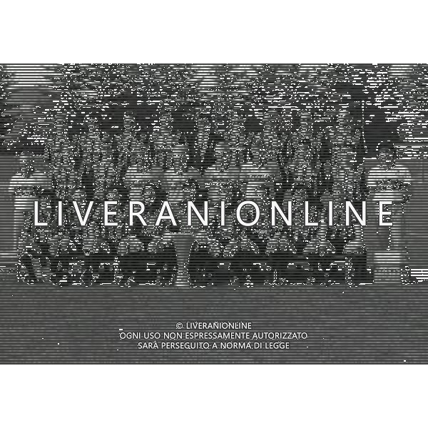 1991 APPIANO GENTILE FORMAZIONE INTER CON LA COPPA UEFA NELLA FOTO LA FORMAZIONE DELL\'INTER CON LA COPPA UEFA AG ALDO LIVERANI SAS