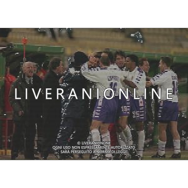 18-02-1999 BOLOGNA SEMIFINALE DI ANDATA COPPA ITALIA BOLOGNA FIORENTINA 0-2 NELLA FOTO ABBRACCI GIOCATORI FIORENTINA DOPO IL GOAL AG ALDO LIVERANI SAS