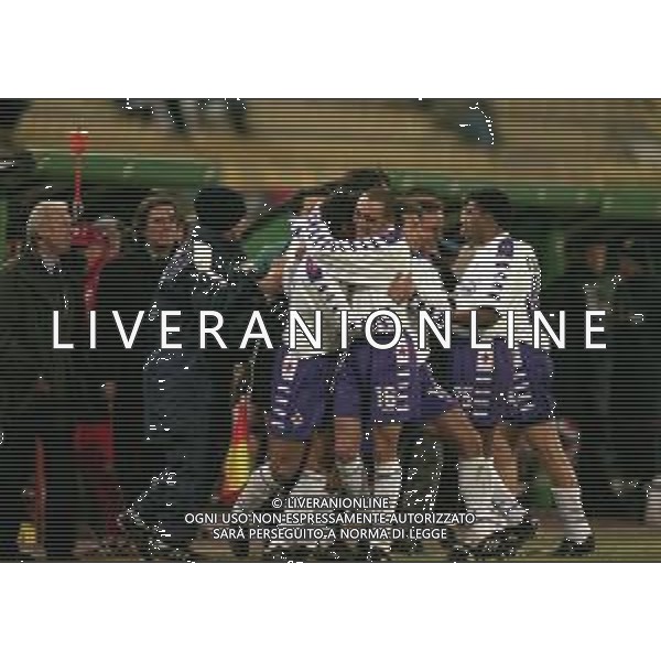 18-02-1999 BOLOGNA SEMIFINALE DI ANDATA COPPA ITALIA BOLOGNA FIORENTINA 0-2 NELLA FOTO ABBRACCI GIOCATORI FIORENTINA DOPO IL GOAL AG ALDO LIVERANI SAS
