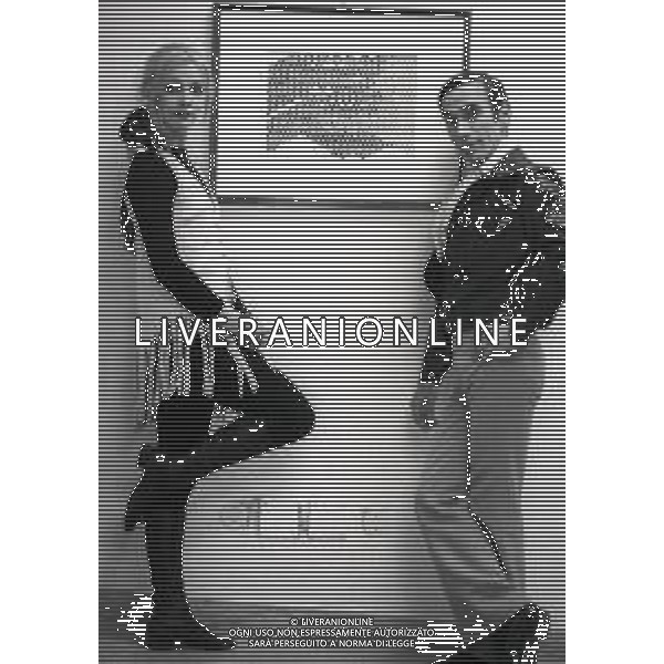 RETROSPETTIVA PATTY PRAVO CANTANTE NELLA FOTO PATTY PRAVO CON DON LURIO A ROMA NELL\'ANNO 1969 AG ALDO LIVERANI SAS 
